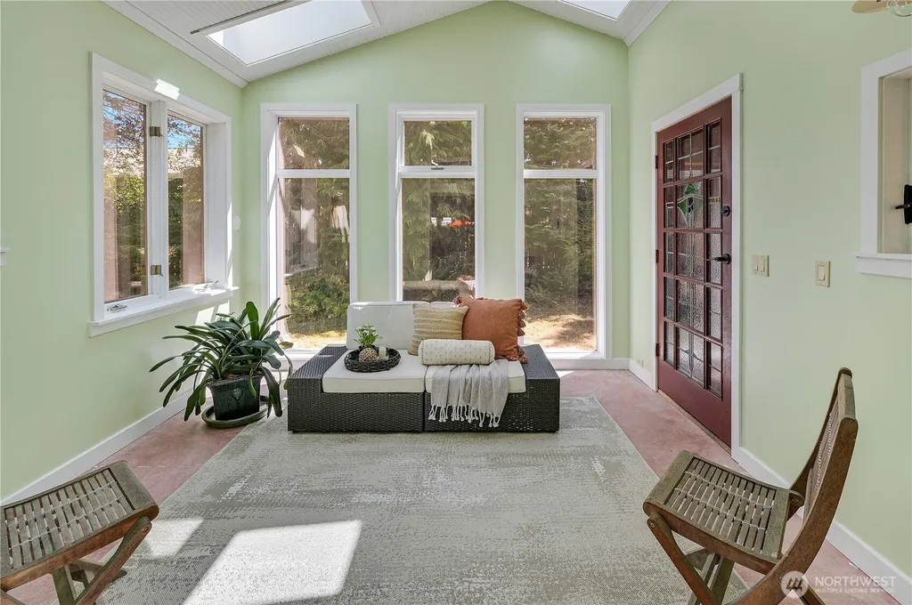 372 Schwartz Road Nordland WA 98358