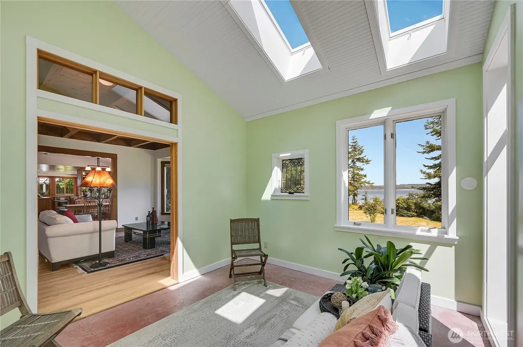 372 Schwartz Road Nordland WA 98358