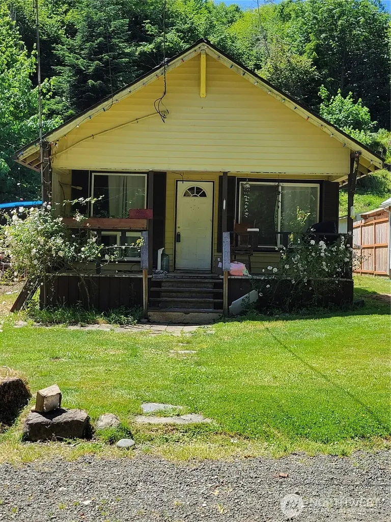 1534 Larch Street Raymond WA 98577