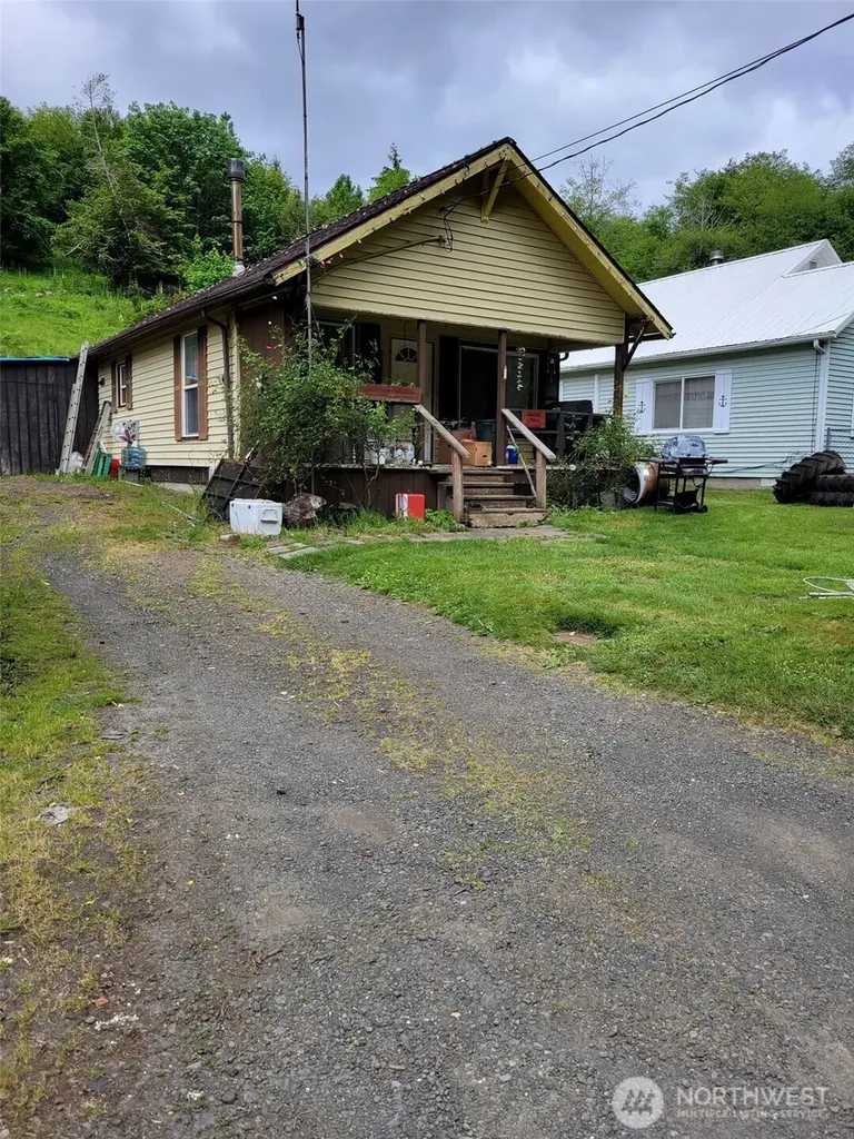 1534 Larch Street Raymond WA 98577