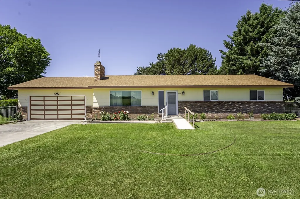 4934 Road L.9 NE Moses Lake WA 98837