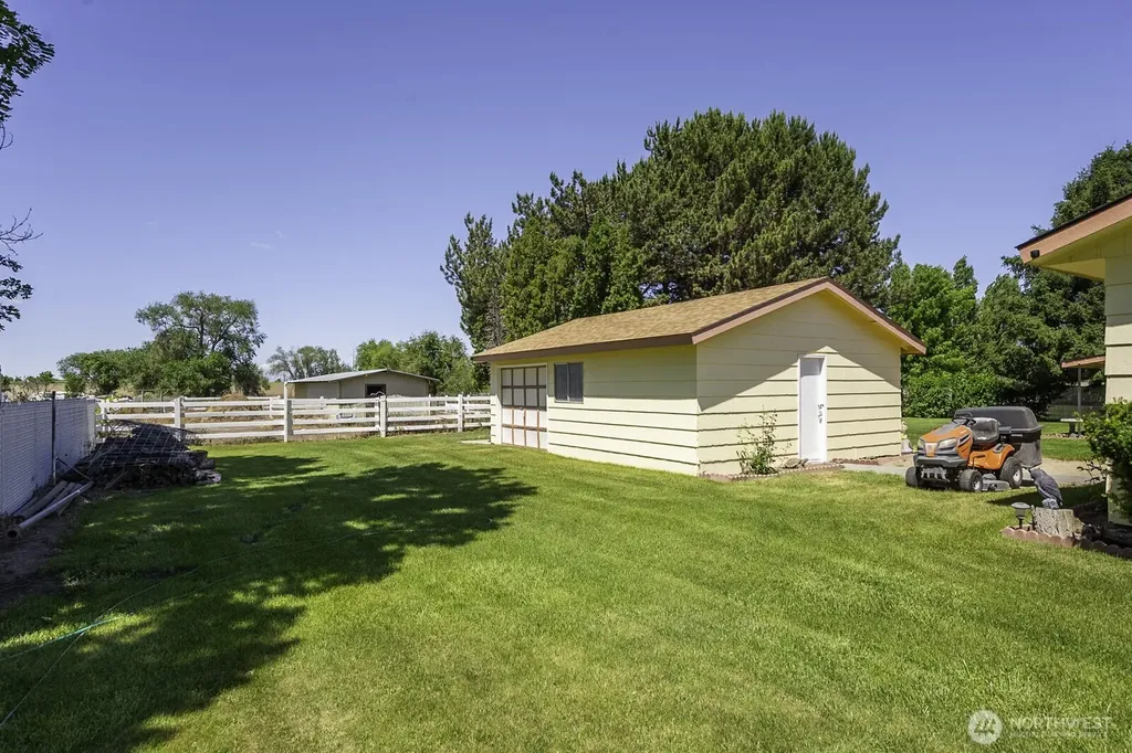 4934 Road L.9 NE Moses Lake WA 98837