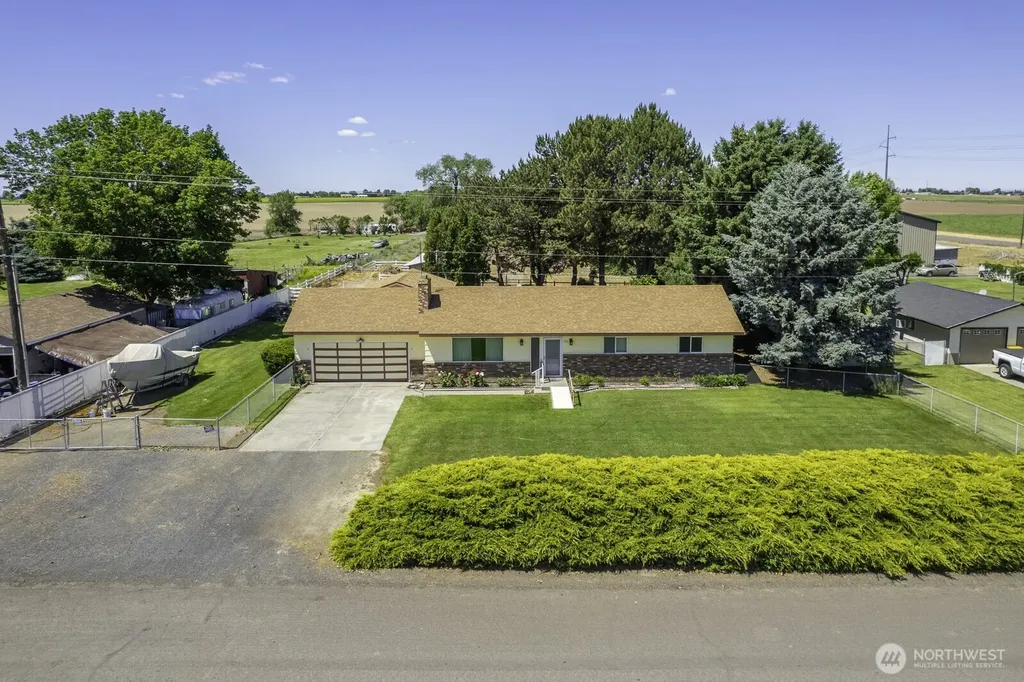 4934 Road L.9 NE Moses Lake WA 98837