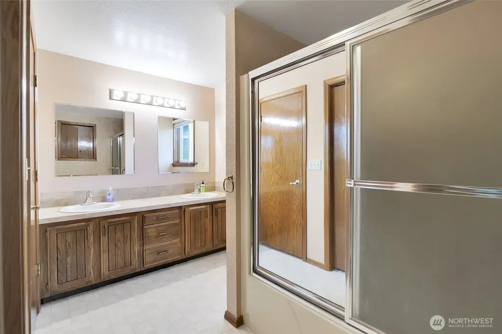 1914 SE Rd N Moses Lake WA 98837
