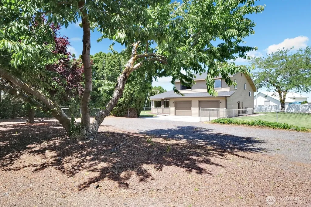 1914 SE Rd N Moses Lake WA 98837