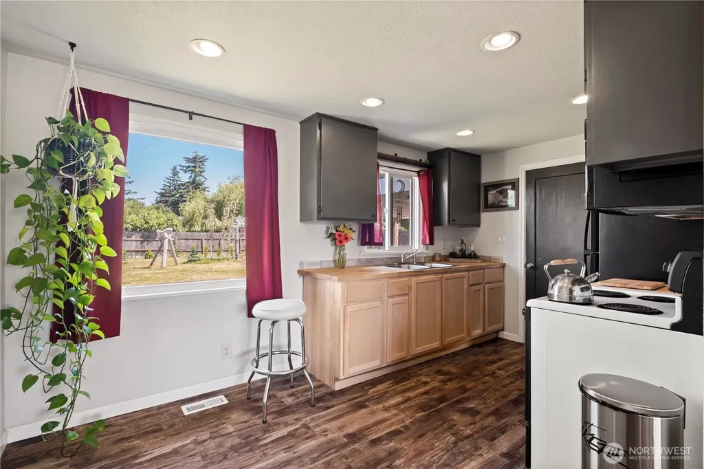 576 SE 5th Avenue Oak Harbor WA 98277