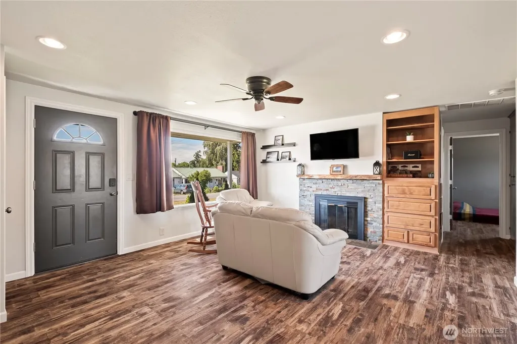 576 SE 5th Avenue Oak Harbor WA 98277
