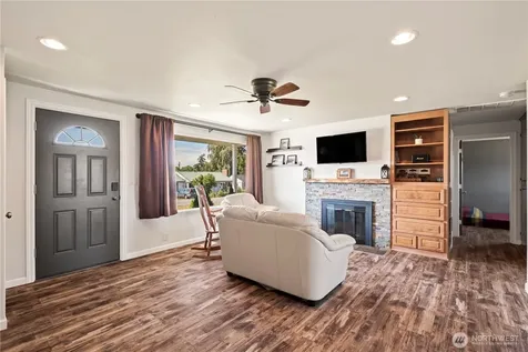 576 SE 5th Avenue Oak Harbor WA 98277