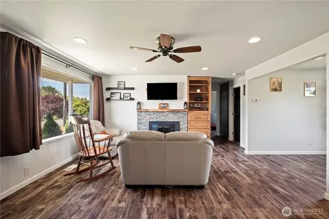 576 SE 5th Avenue Oak Harbor WA 98277
