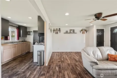 576 SE 5th Avenue Oak Harbor WA 98277