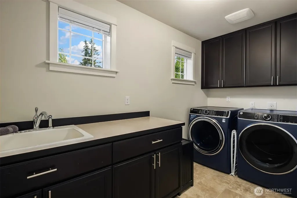 5529 165th Place SW Lynnwood WA 98037