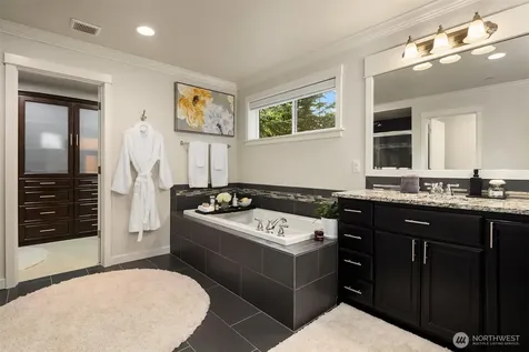 5529 165th Place SW Lynnwood WA 98037