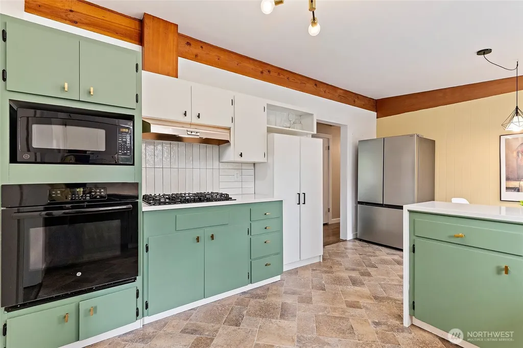 8707 Maple Lane Edmonds WA 98026
