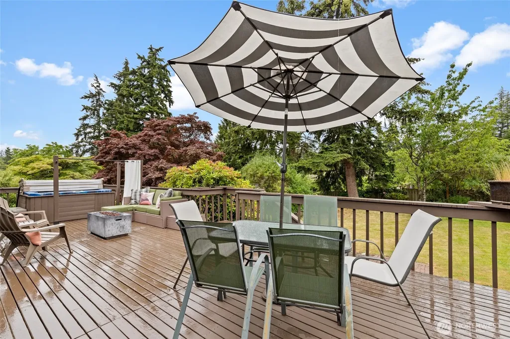 8707 Maple Lane Edmonds WA 98026