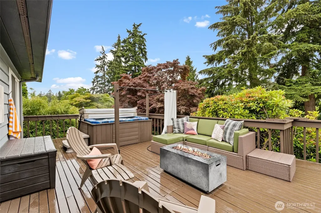 8707 Maple Lane Edmonds WA 98026