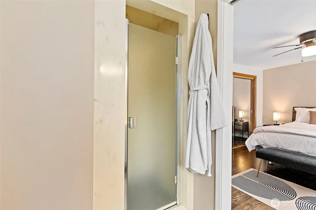 8707 Maple Lane Edmonds WA 98026