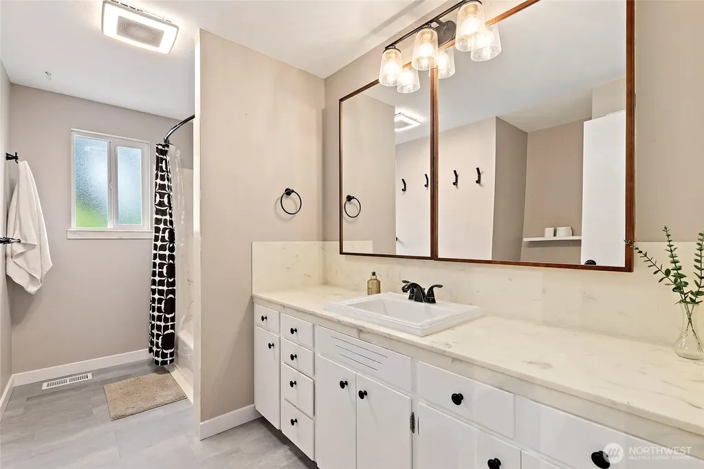 8707 Maple Lane Edmonds WA 98026