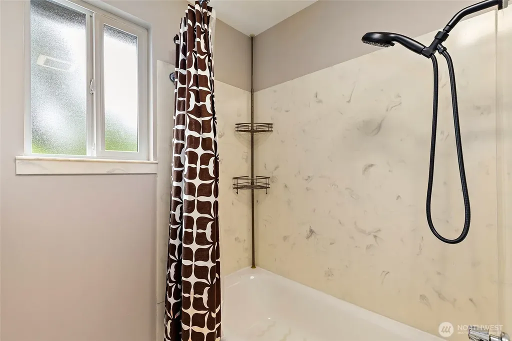 8707 Maple Lane Edmonds WA 98026