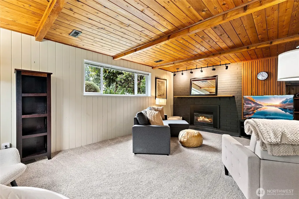 8707 Maple Lane Edmonds WA 98026