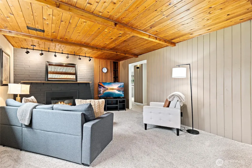 8707 Maple Lane Edmonds WA 98026