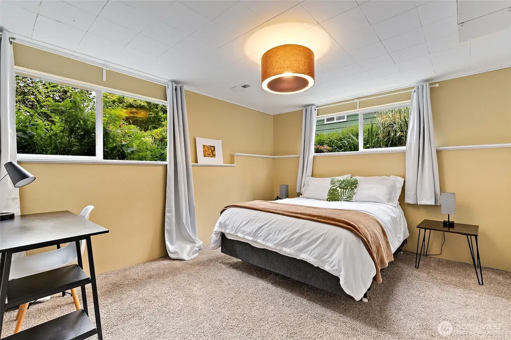 8707 Maple Lane Edmonds WA 98026