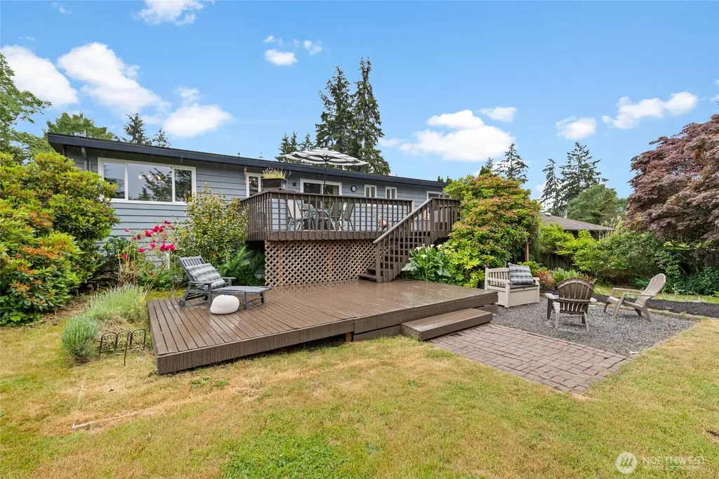8707 Maple Lane Edmonds WA 98026