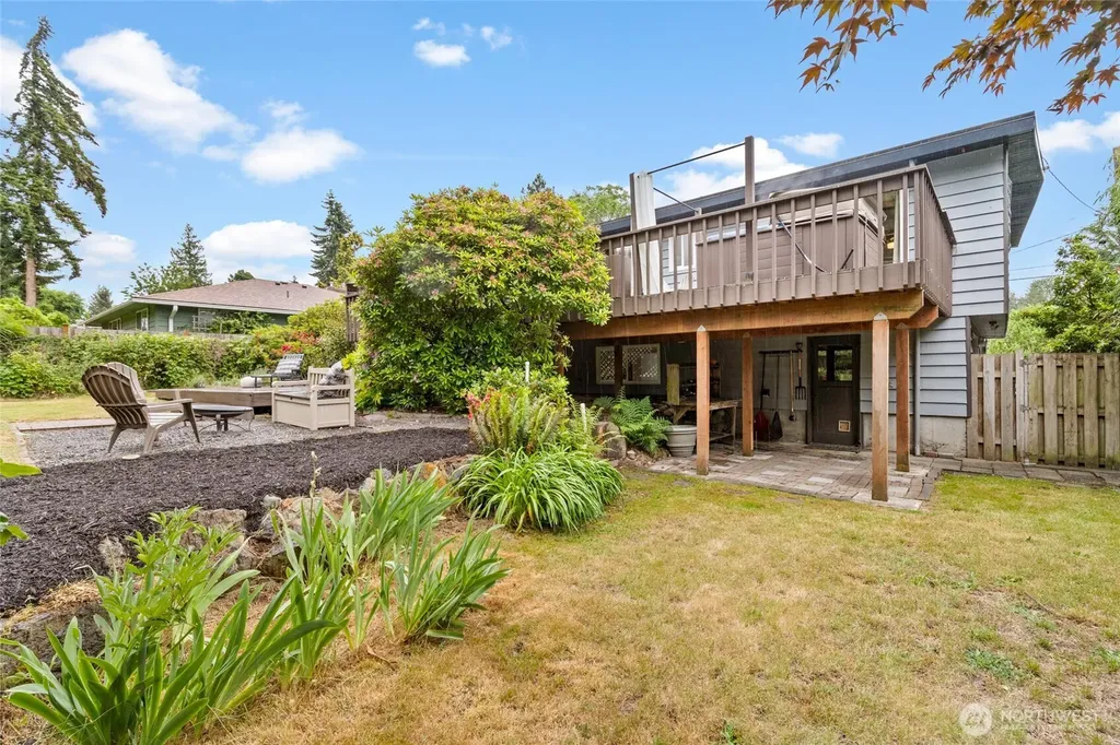 8707 Maple Lane Edmonds WA 98026