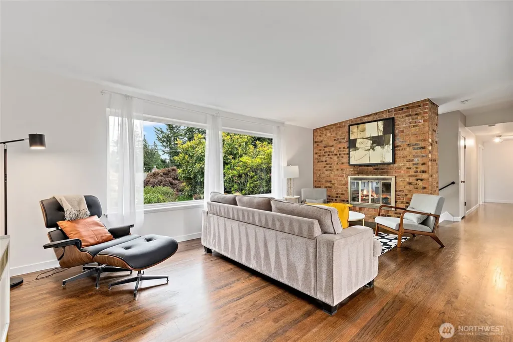8707 Maple Lane Edmonds WA 98026