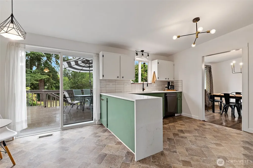 8707 Maple Lane Edmonds WA 98026
