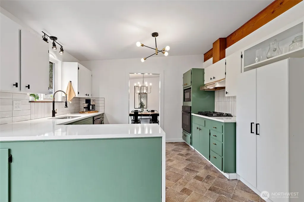 8707 Maple Lane Edmonds WA 98026