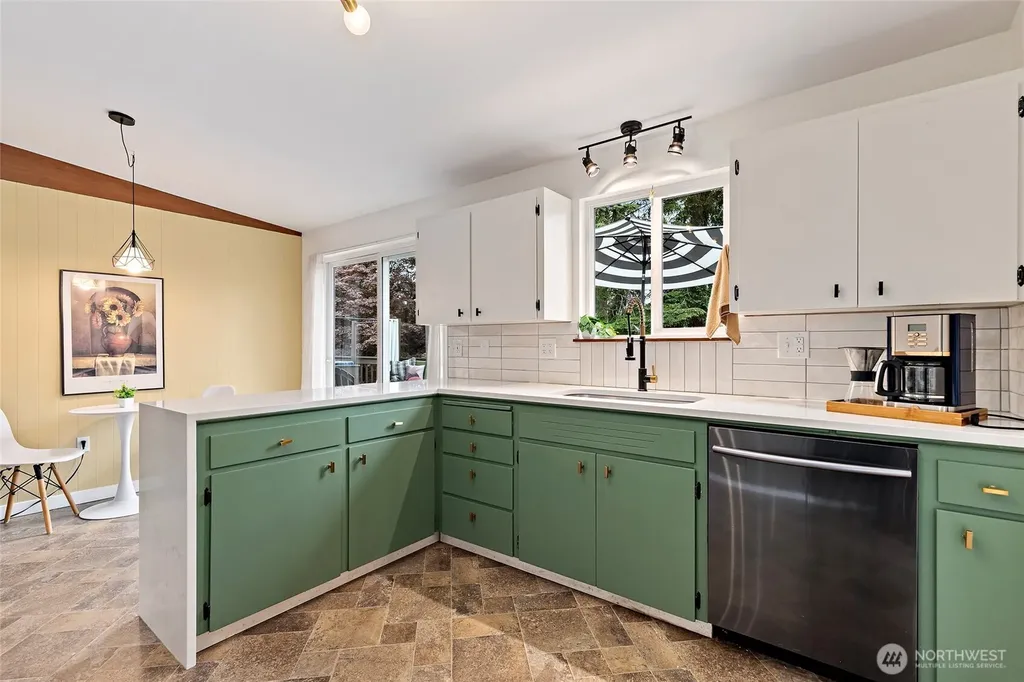 8707 Maple Lane Edmonds WA 98026