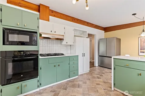 8707 Maple Lane Edmonds WA 98026