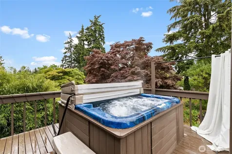 8707 Maple Lane Edmonds WA 98026