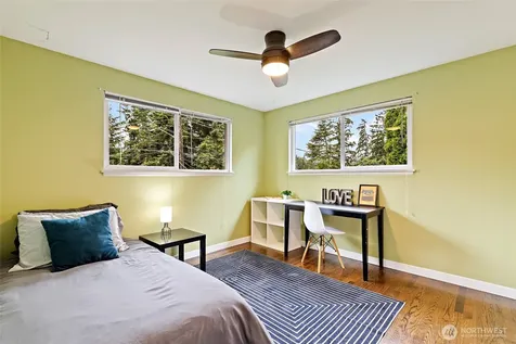 8707 Maple Lane Edmonds WA 98026