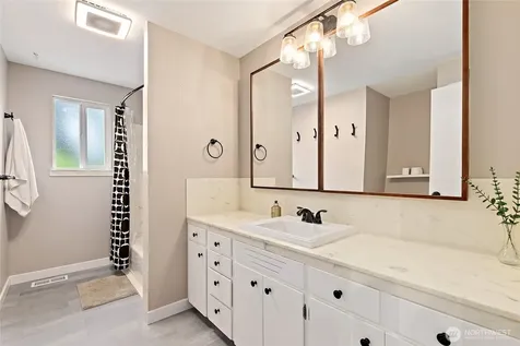 8707 Maple Lane Edmonds WA 98026
