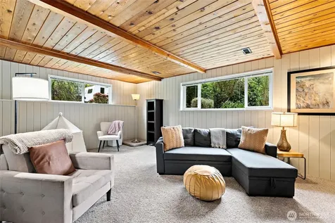 8707 Maple Lane Edmonds WA 98026