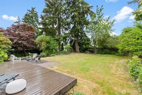 8707 Maple Lane Edmonds WA 98026