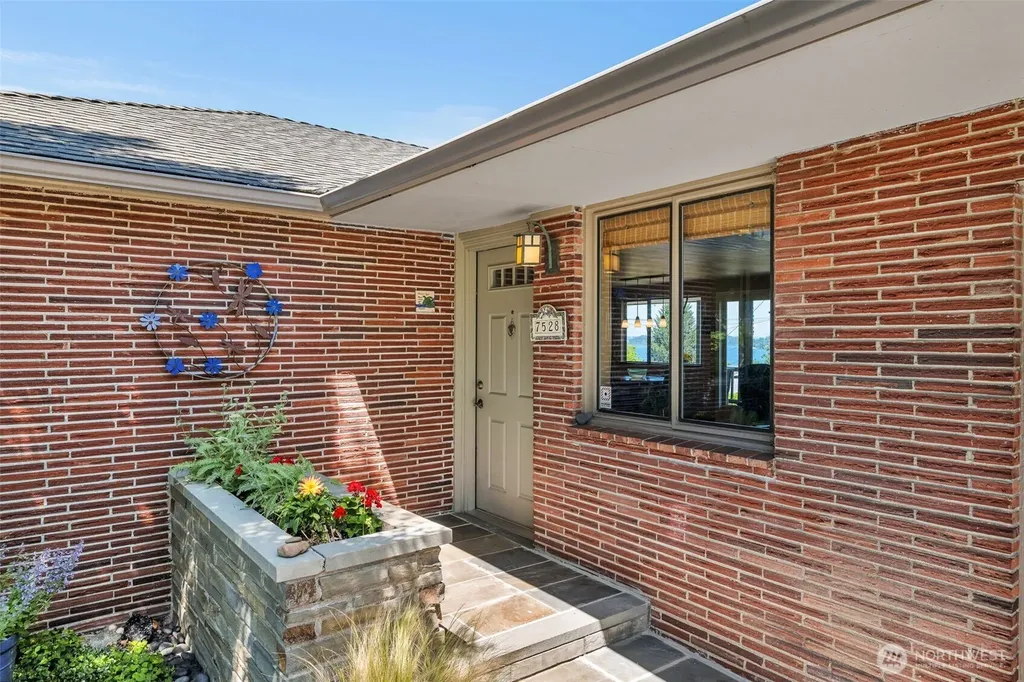 7528 S Laurel Street Seattle WA 98178