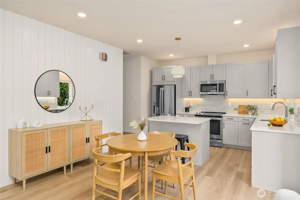 6226 7th Avenue NE Seattle WA 98107