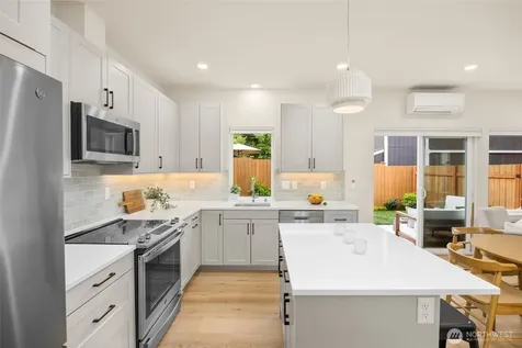 6226 7th Avenue NE Seattle WA 98107