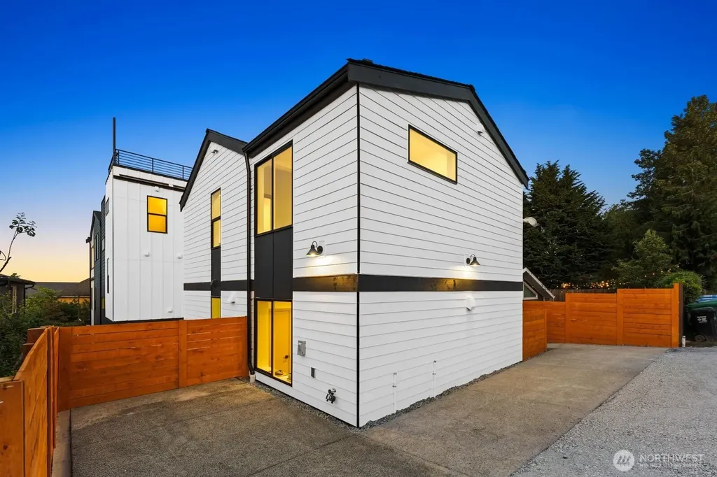 5921 32nd Avenue SW Seattle WA 98126
