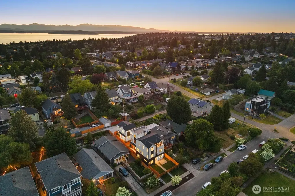 5921 32nd Avenue SW Seattle WA 98126