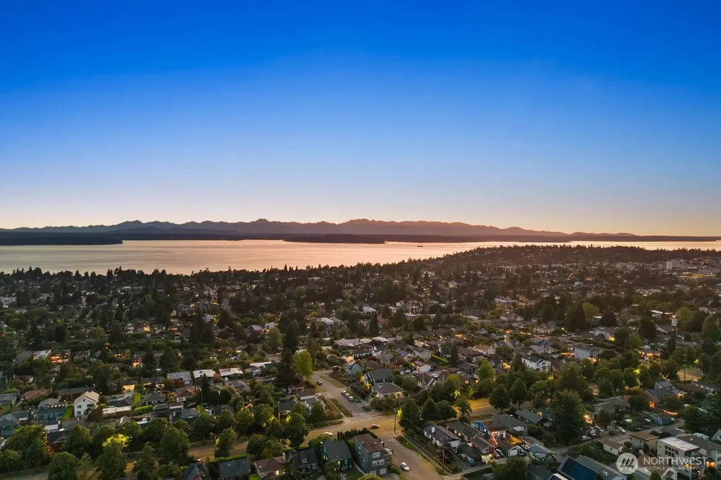 5921 32nd Avenue SW Seattle WA 98126