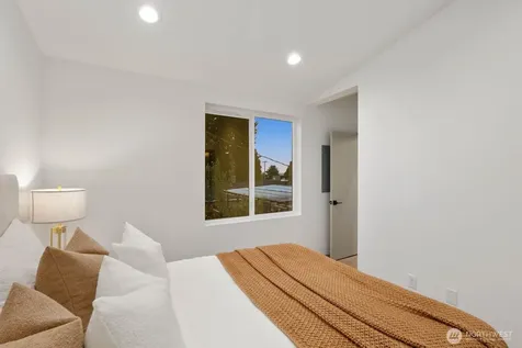 5921 32nd Avenue SW Seattle WA 98126