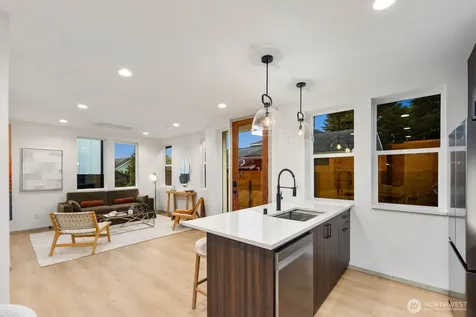 5921 32nd Avenue SW Seattle WA 98126
