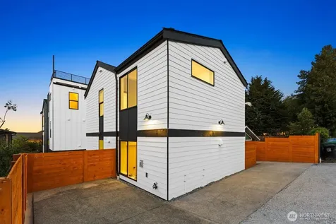 5921 32nd Avenue SW Seattle WA 98126