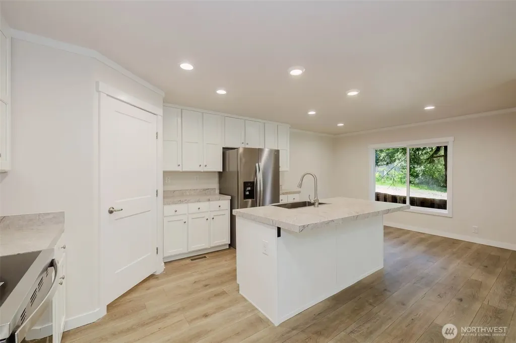 401 E Trails End Drive Belfair WA 98528