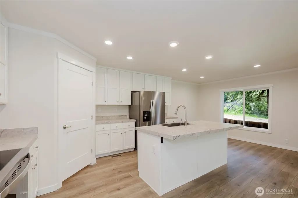 401 E Trails End Drive Belfair WA 98528