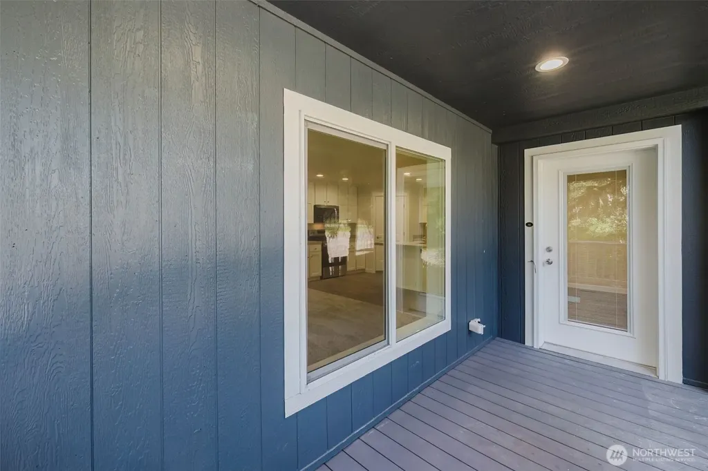 401 E Trails End Drive Belfair WA 98528