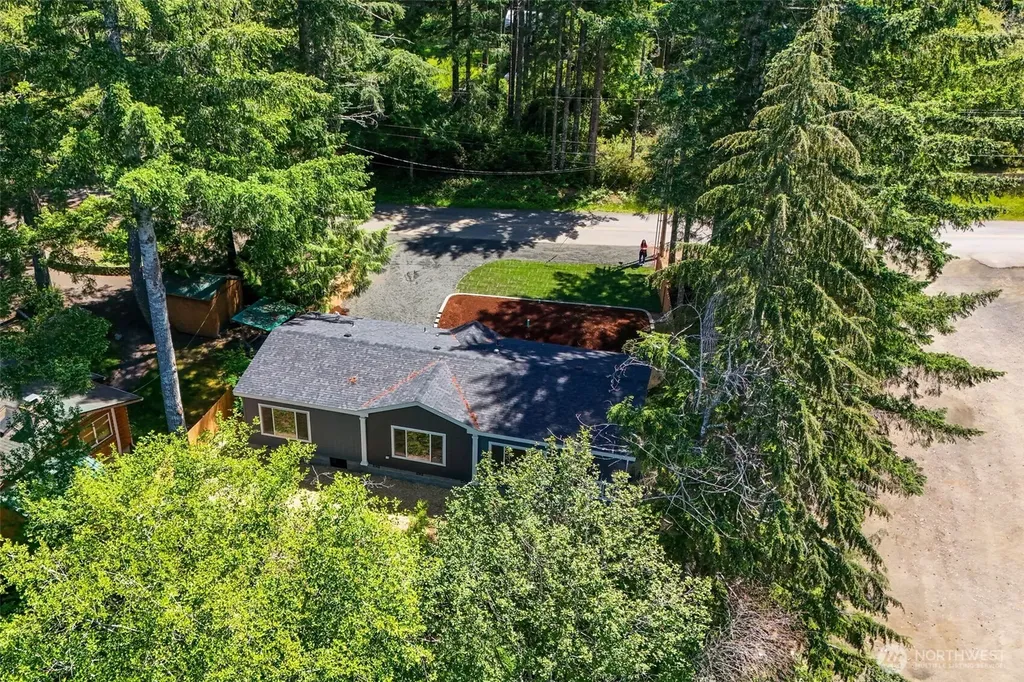 401 E Trails End Drive Belfair WA 98528